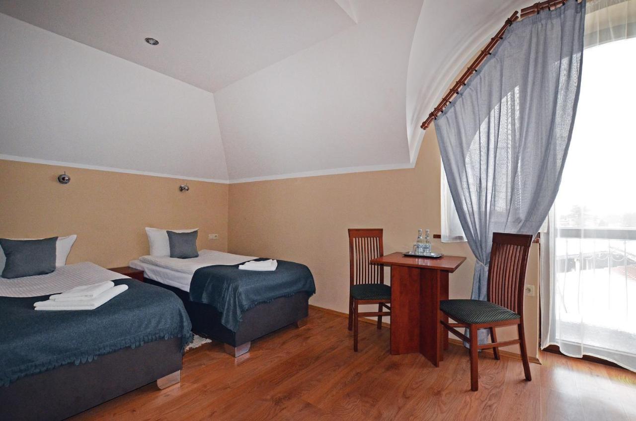 Hotel Tyniecki Краков Экстерьер фото