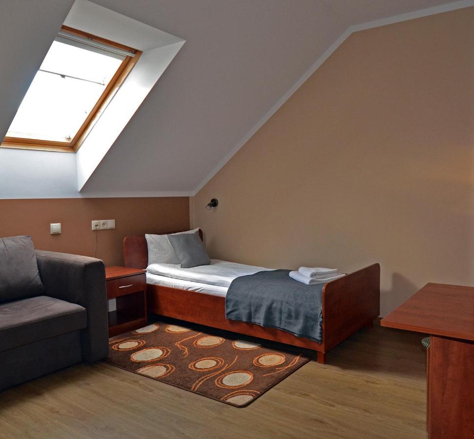 Hotel Tyniecki Краков Экстерьер фото