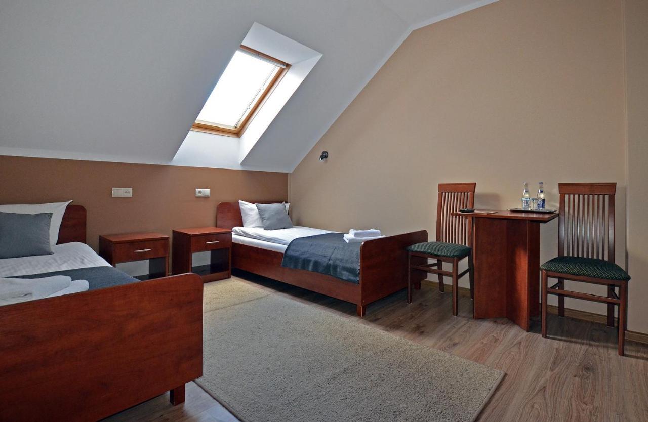 Hotel Tyniecki Краков Экстерьер фото