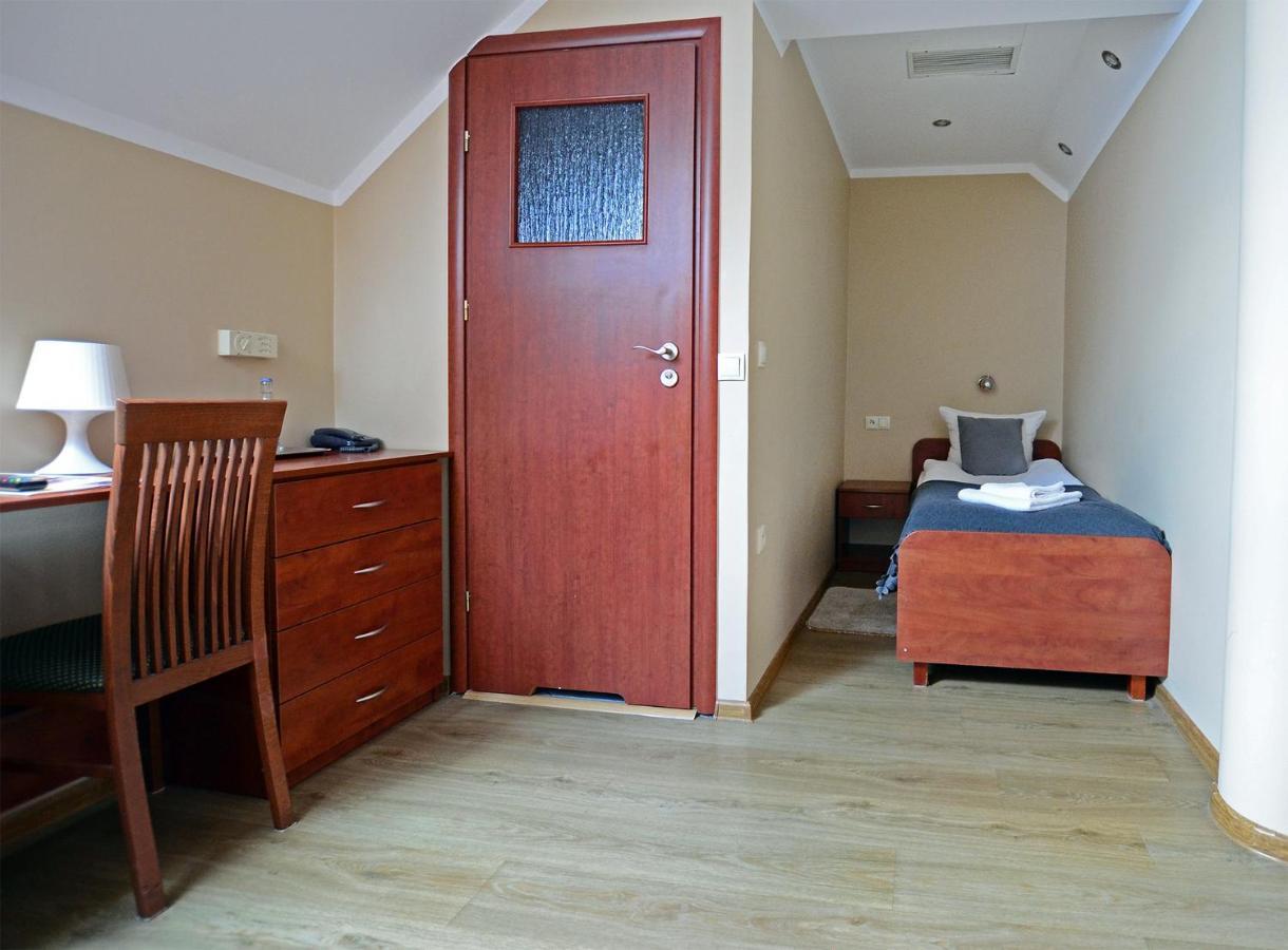 Hotel Tyniecki Краков Экстерьер фото